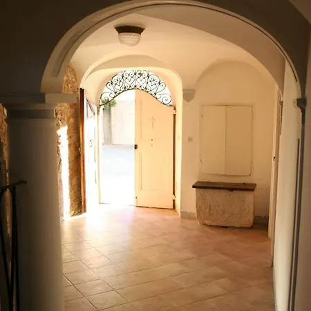 Agriturismo Fiore Farm stay